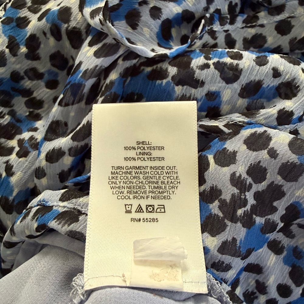Express Women's Blue and Black Patterned Blouse - Picture 5 of 5